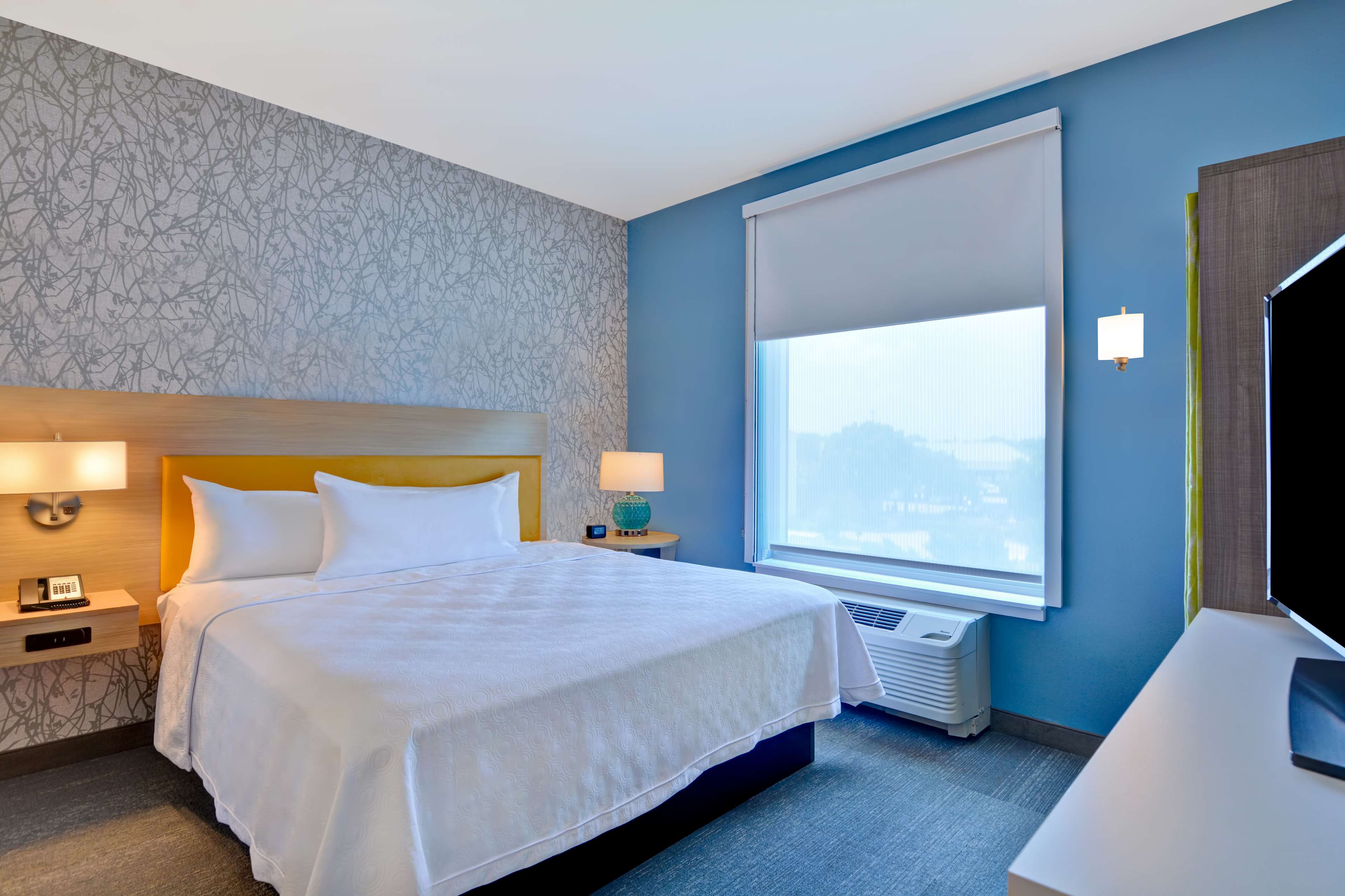 Home2 Suites by Hilton Naples I-75 Pine Ridge Road - Tap to explore photos