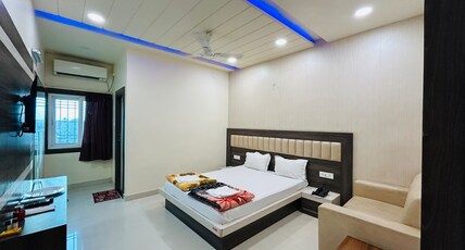 Hotel GR International Room Type - Deluxe Queen Room AC