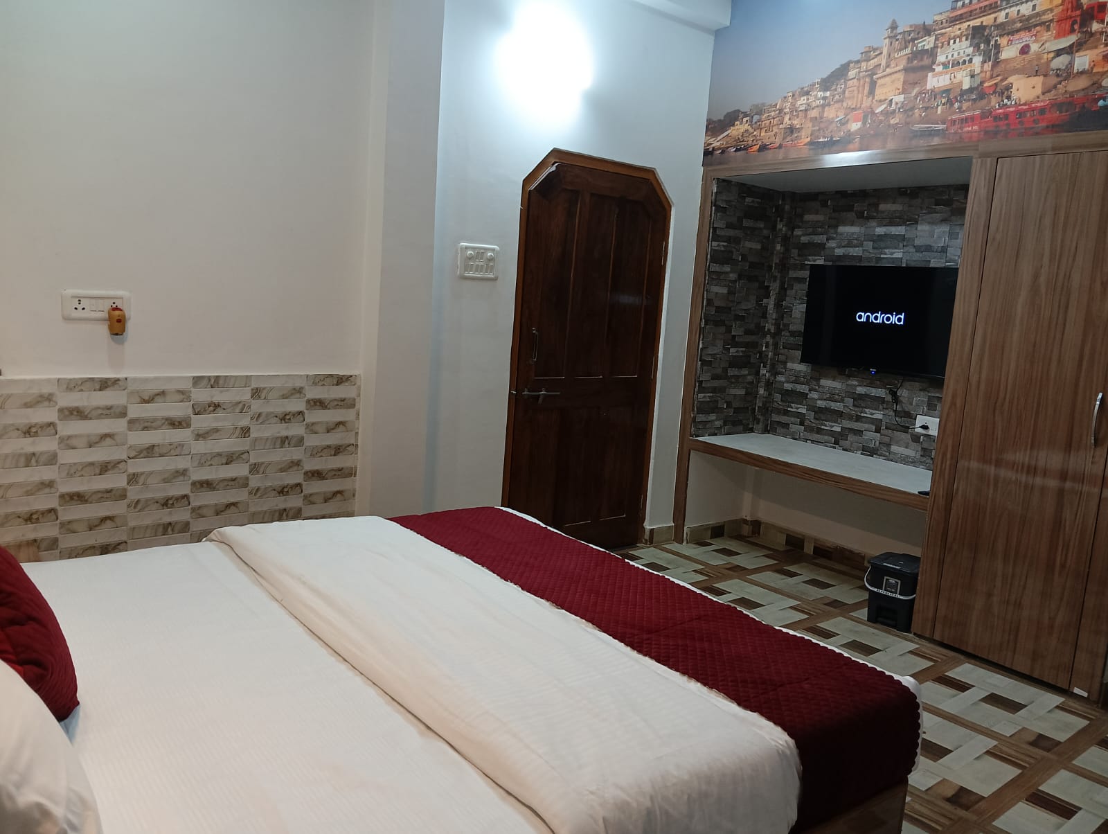 Atithi Palace Luxury Guest House - Tap to explore photos