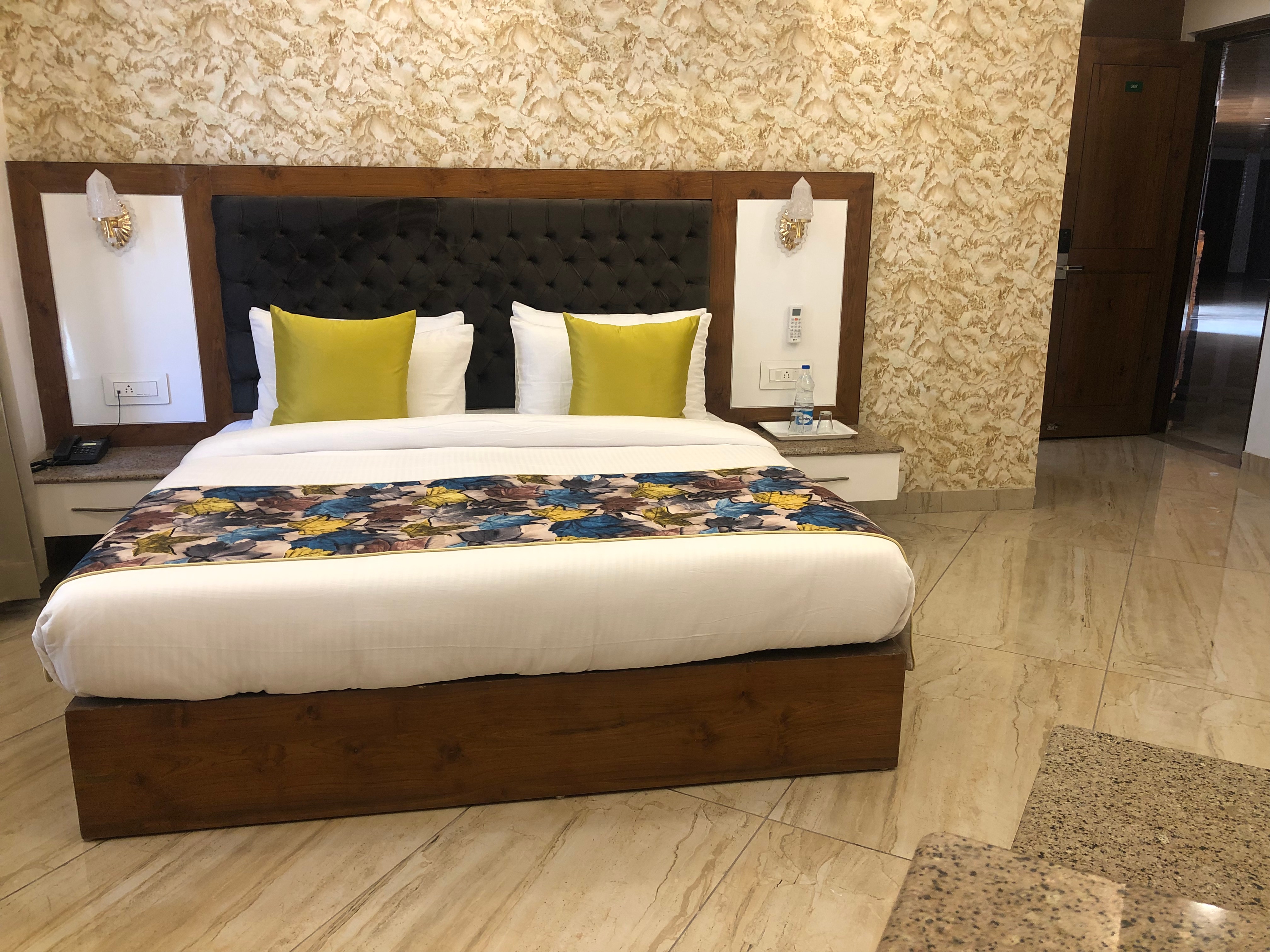 Abhilashi Inn - Tap to explore photos