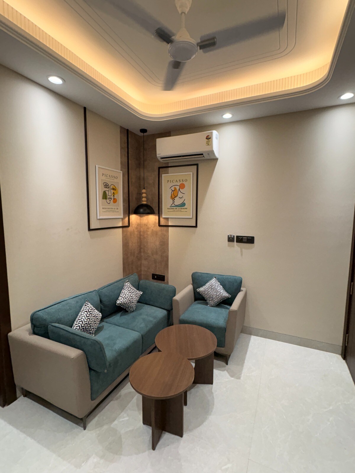Art Luxury Service Apartment Golf Course Road - Tap to explore photos