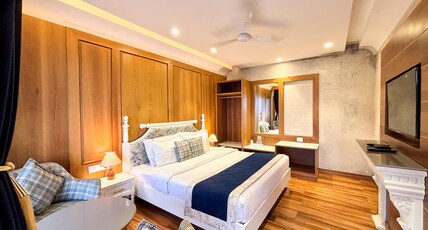 Hotel Parkwood @ Mall Road, Mussoorie Room Type - Super Deluxe with Common balcony