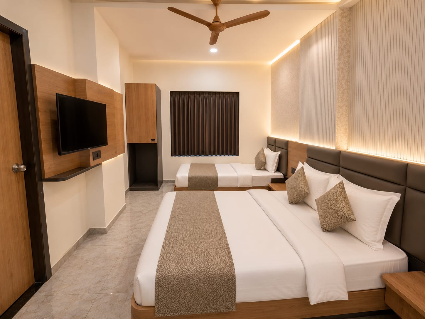 Hotel Shree Dwarka - Tap to explore photos