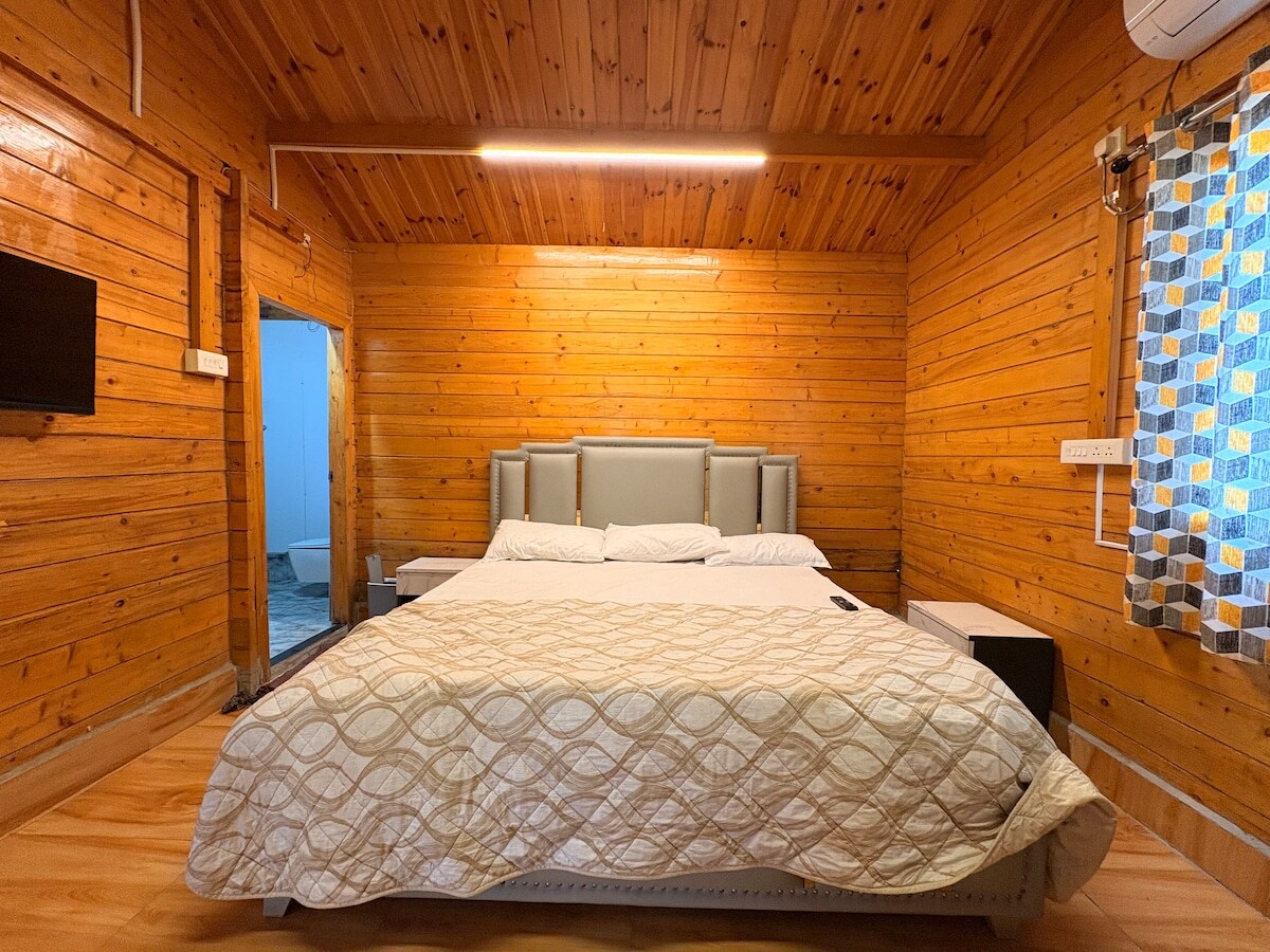 Hillora wooden cottage 2BR near Araku - Tap to explore photos