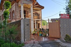 Izzat Guest House