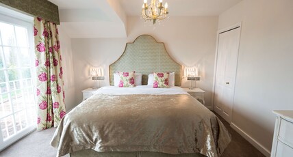 Worcester Bank House Hotel Spa & Golf, BW Premier Collection Room Type - Suite-1 Double Bed, Non-Smoking, Sitting Area