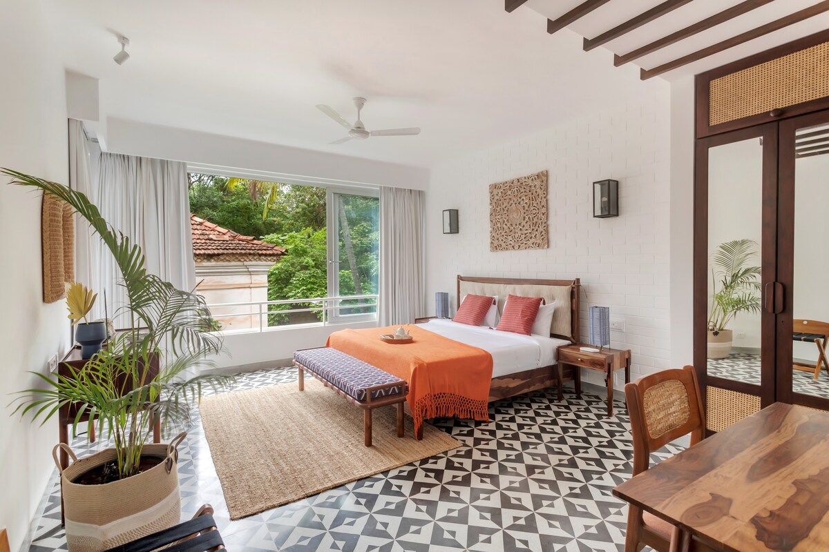 Unique House 3 - Tap to explore photos