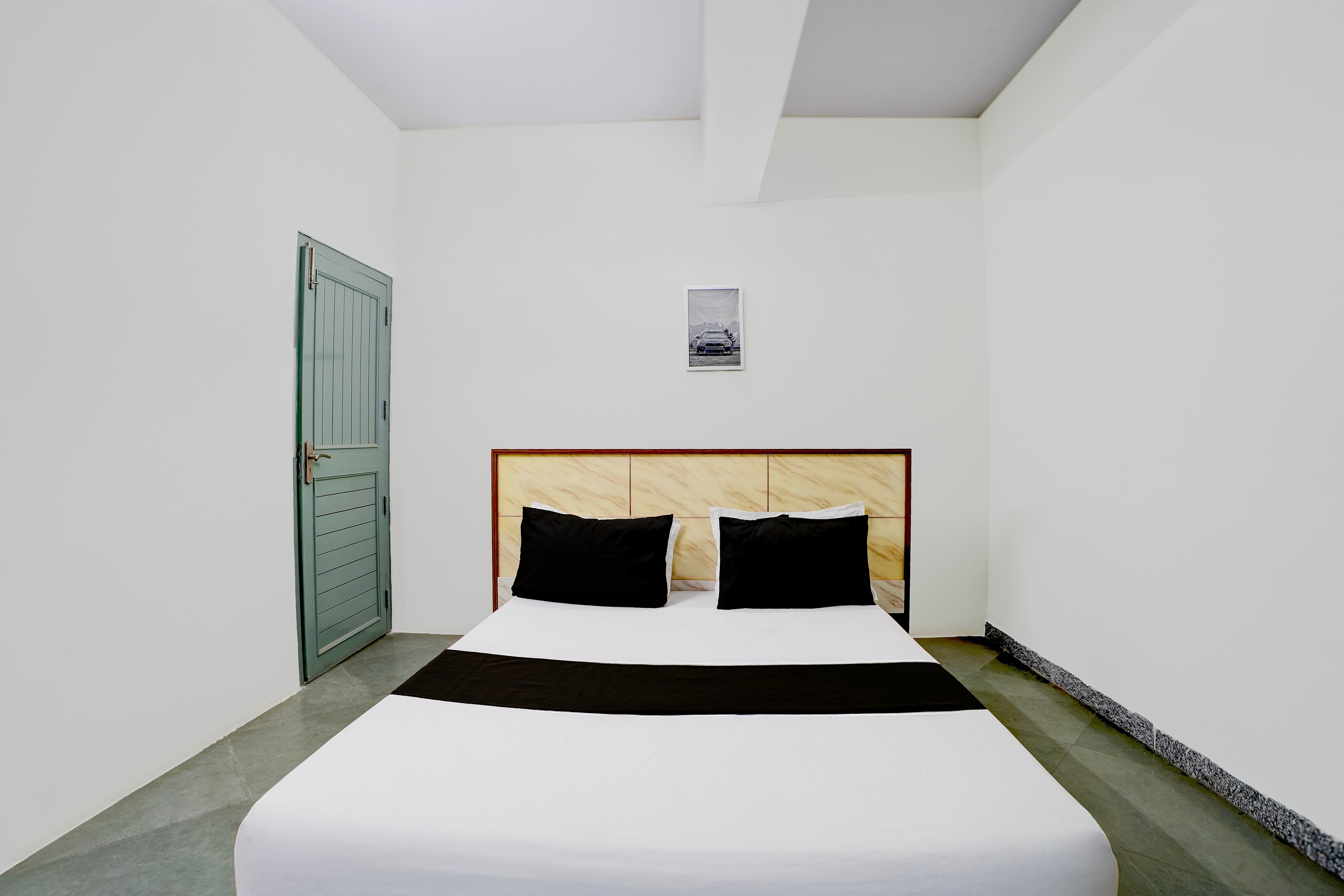 Hotel O REDMOON RESIDENCY SIGNATURE - Tap to explore photos