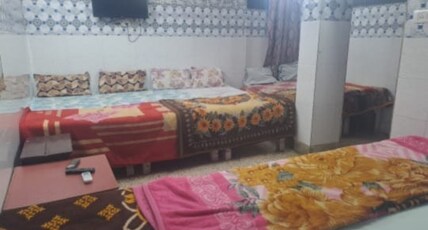 Kashi Annapurna Paying Guest House Room Type - Deluxe AC 8 Bed Room