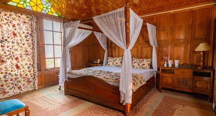 Wangnoo Heritage Houseboats Room Type - Heritage Suite Rooms (AC)