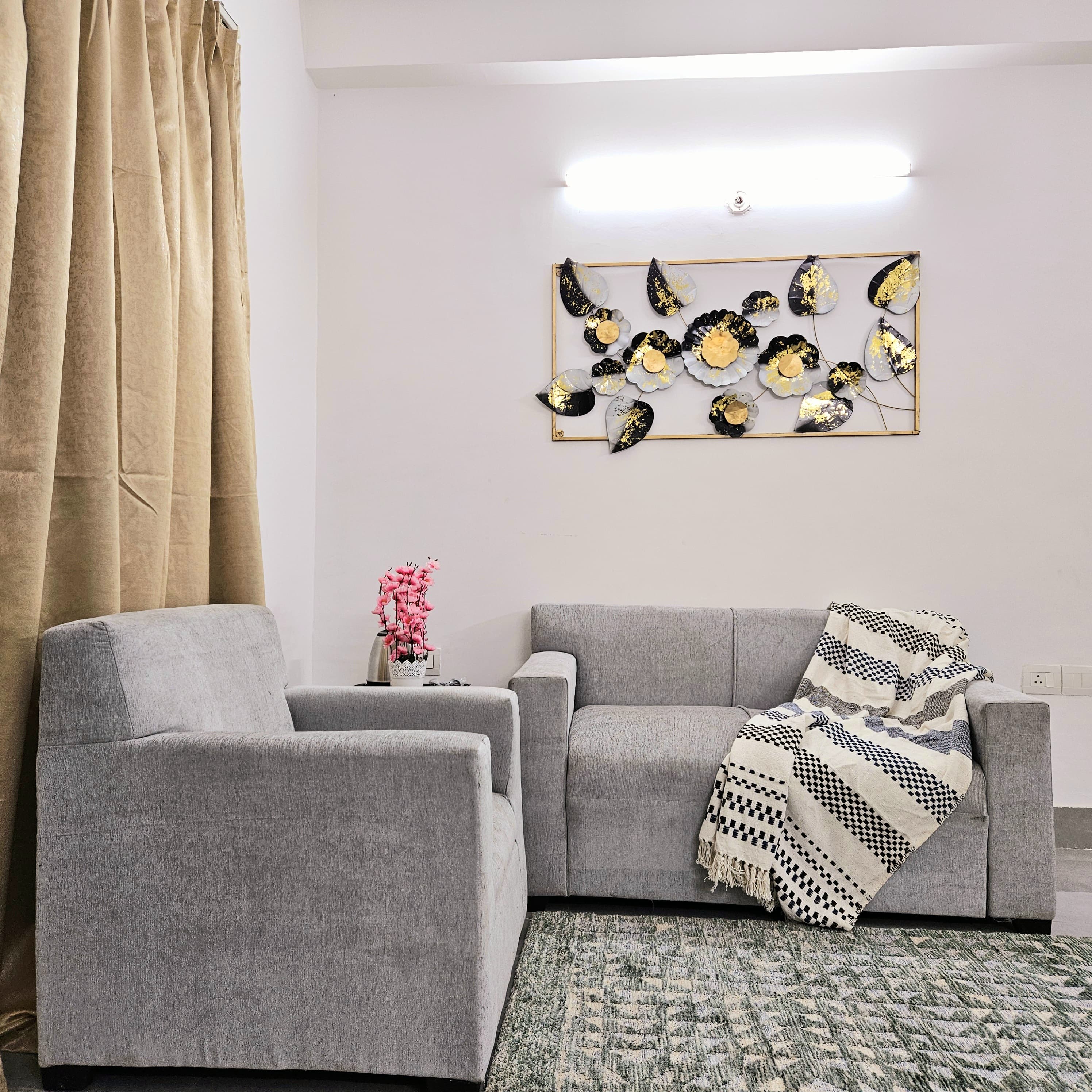 LuxStudio by Epic Stay - Tap to explore photos