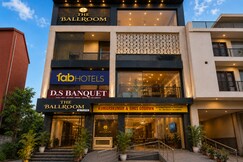 FabHotel Prime The Ballroom - Near GD Goenka University