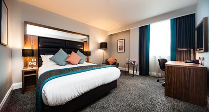 Crowne Plaza LEEDS Room Type - 1 Queen Standard Sofa Bed Lounge Access
