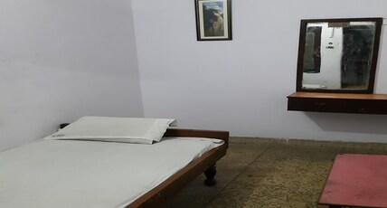 Raj Kumbh Guest House Room Type - Budget Room (Shared Bathroom) -Single Bed