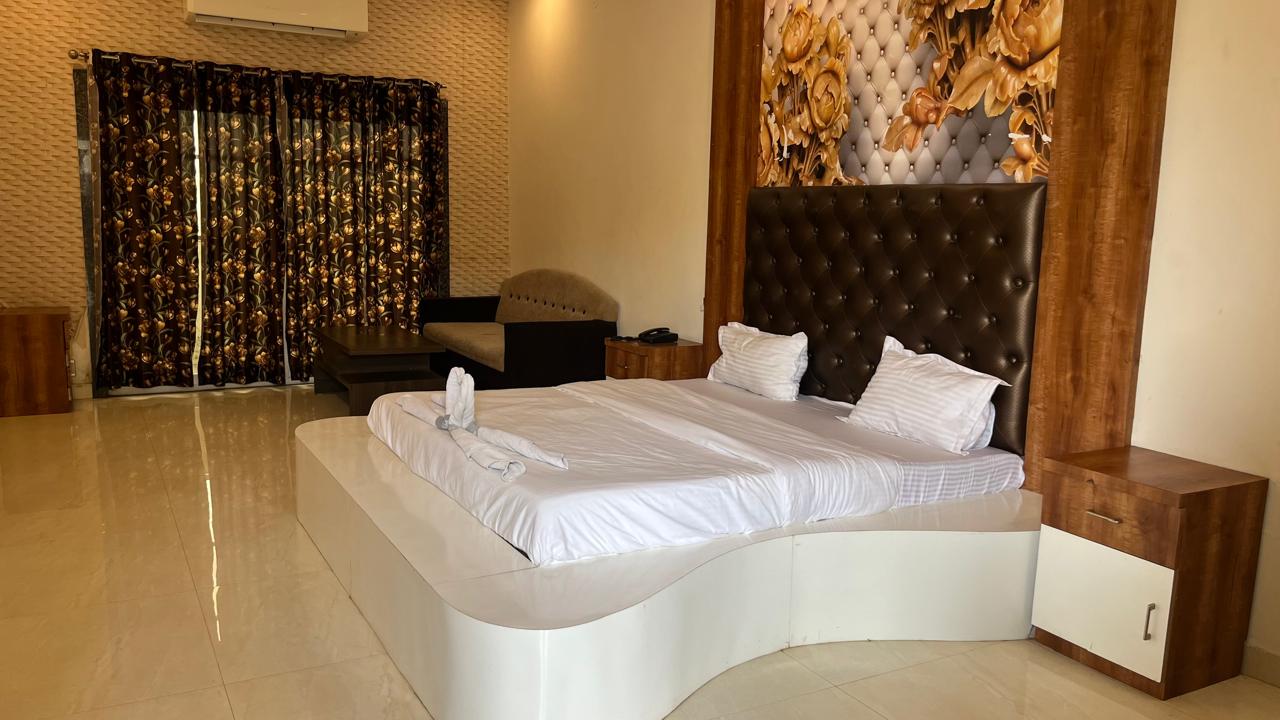 Hotel Kanha Residency - Tap to explore photos