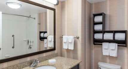 Hampton Inn & Suites by Hilton Madison / Downtown Room Type - 2 QUEENS NS