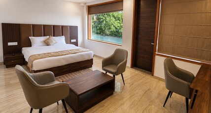HOTEL POSTCARD Room Type - Luxury Mountain View King Bed Room