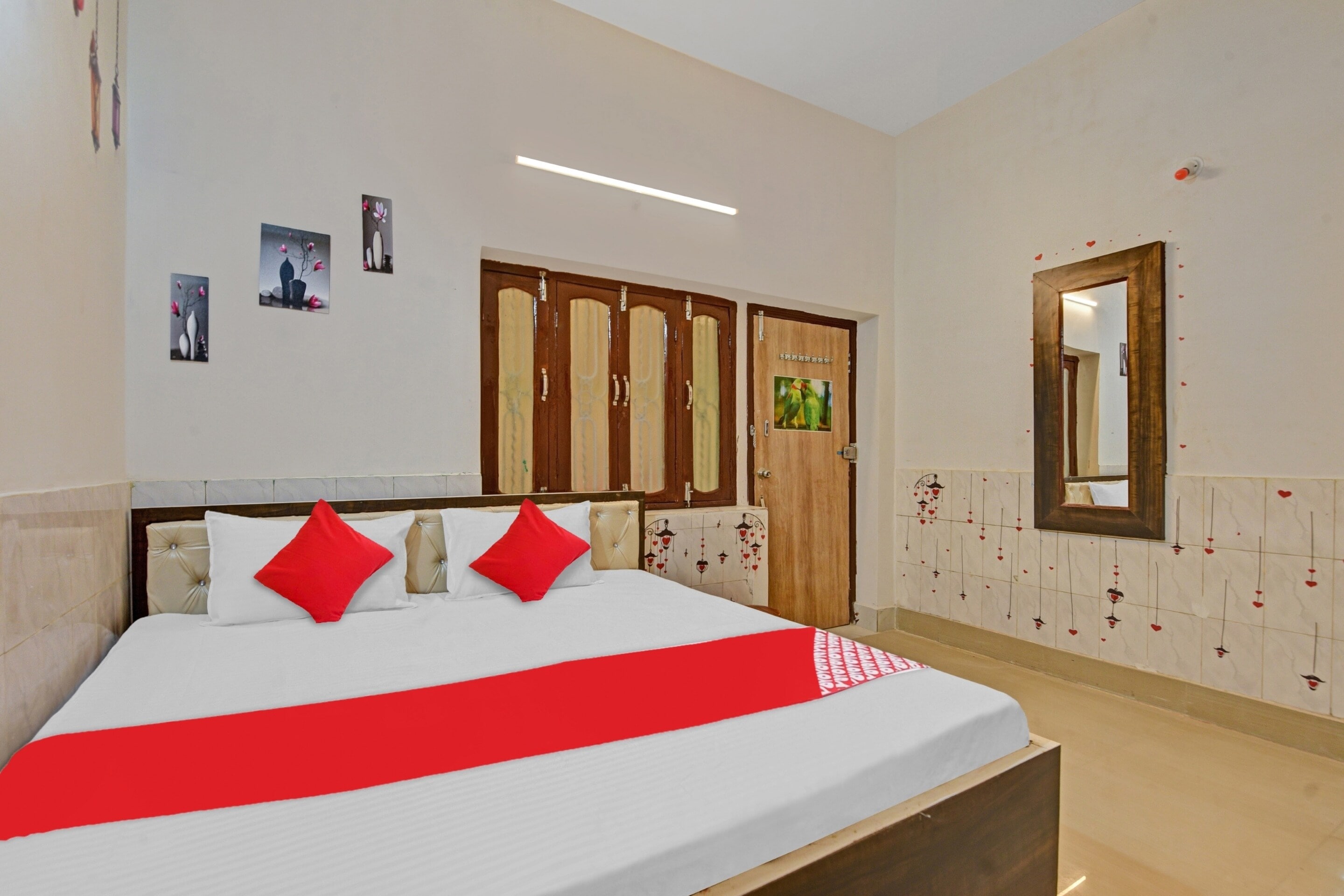 OYO 805675 Hotel The Goldy Inn - Tap to explore photos