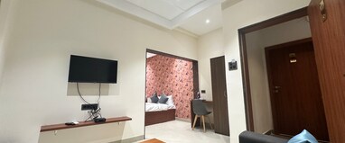 LEO Deluxe and Suite Room