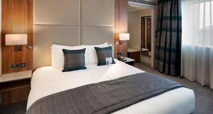 Crowne Plaza London Heathrow T4 Room Type - 1 King 1 Bedroom Suite