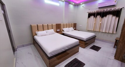 Saha Guest House & Restaurant Room Type - Twin Double Deluxe Room