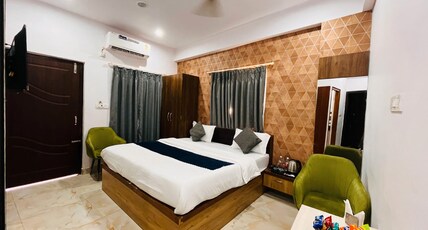 Hotel Vinayak Plaza Room Type - Deluxe Double Bed