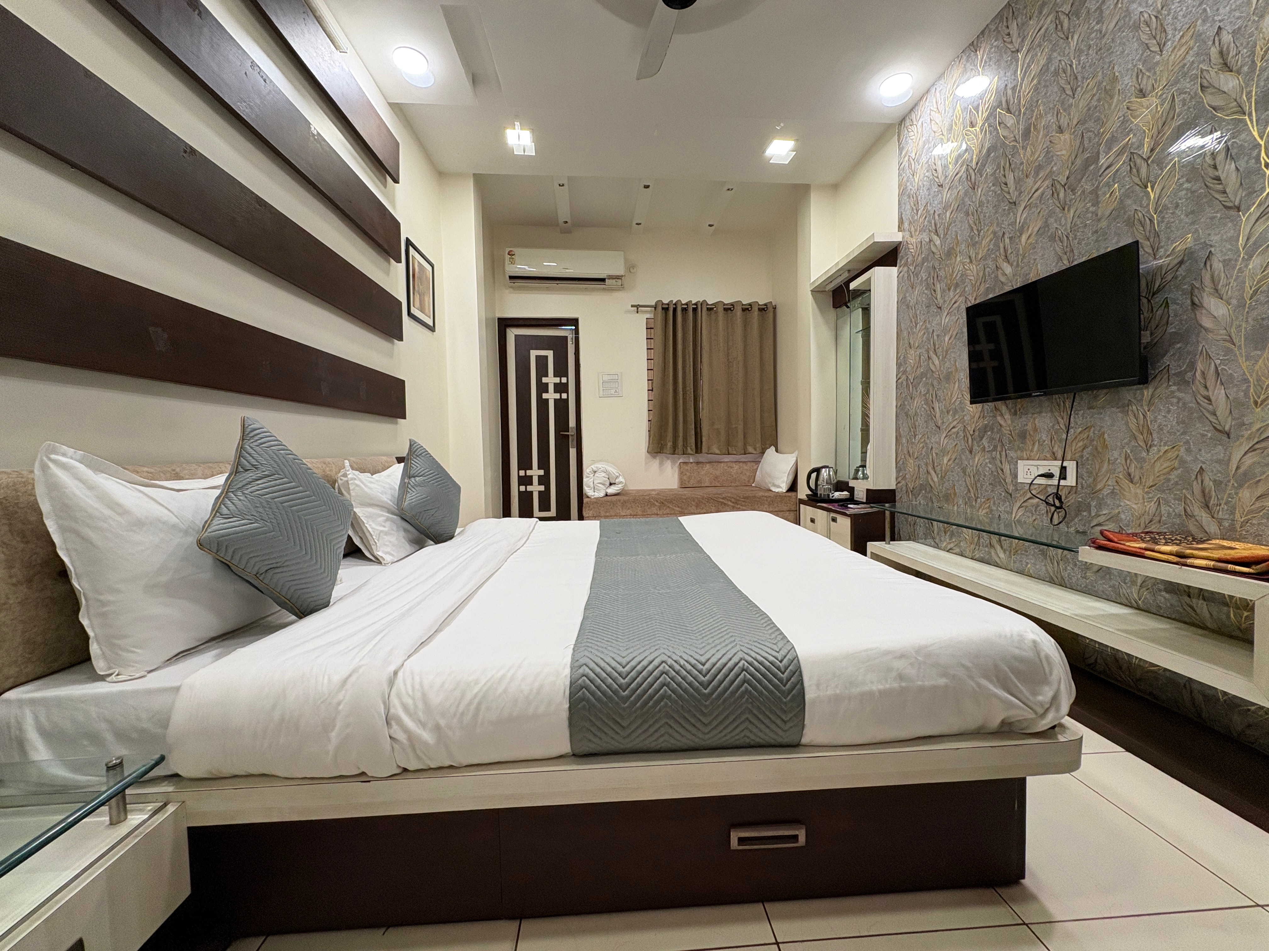 Hotel AnantShree - Tap to explore photos