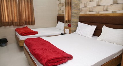 Al Sharif Manzil Room Type - Deluxe Ac Three Bed Room