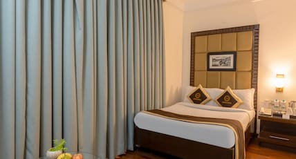 Foxoso The BMK Hotel, GK-1 Room Type - Executive Room with Smart TV Foxoso The BMK Hotel, GK-1 Room Type - Executive Room with Smart TV
