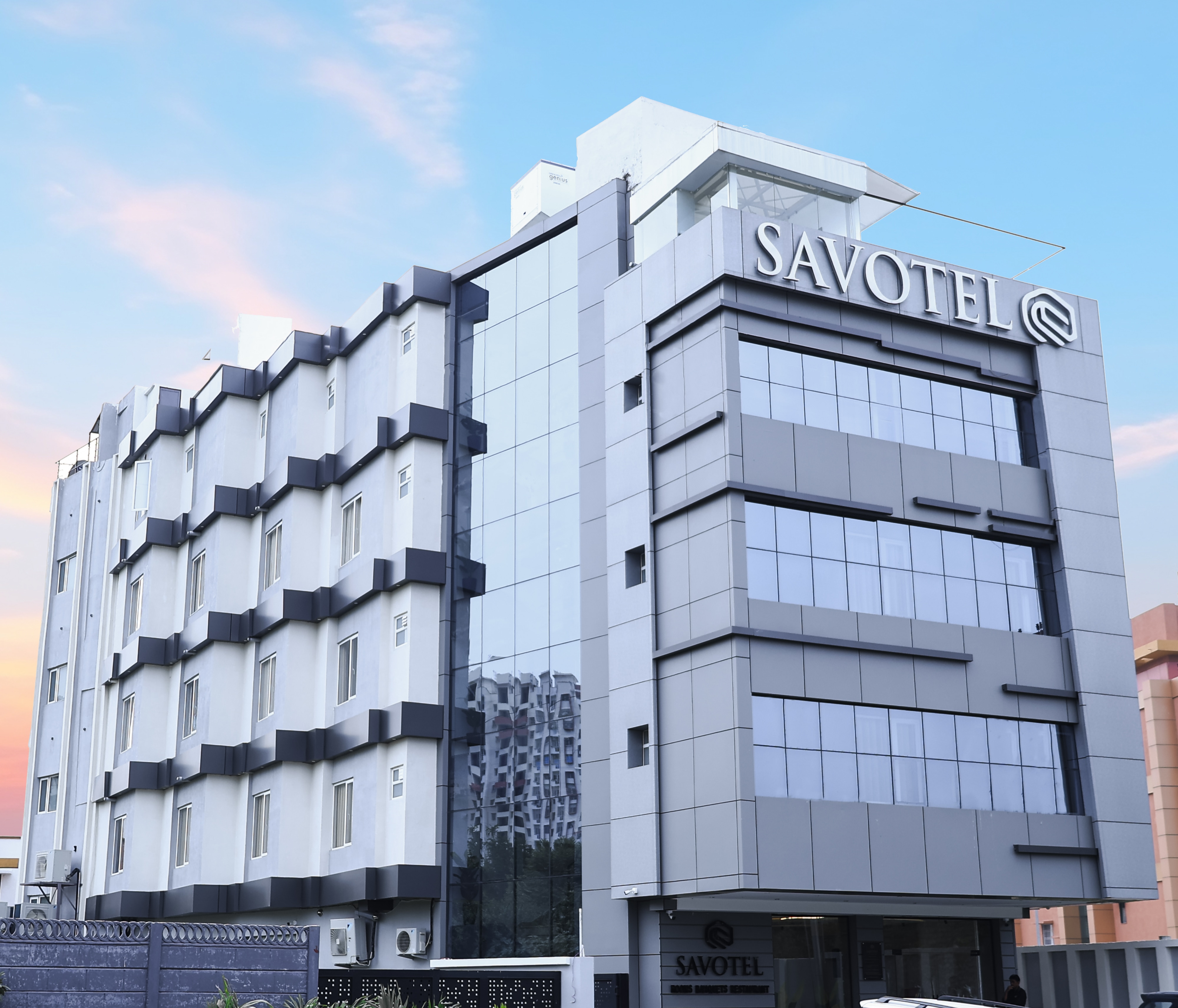 Savotel Lucknow - Tap to explore photos