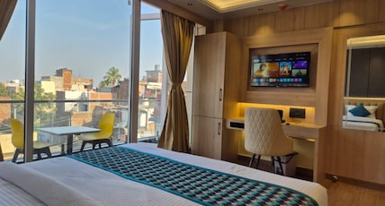 HOTEL CENTRAL TREE Room Type - SUPER DELUXE WITH BALCONY