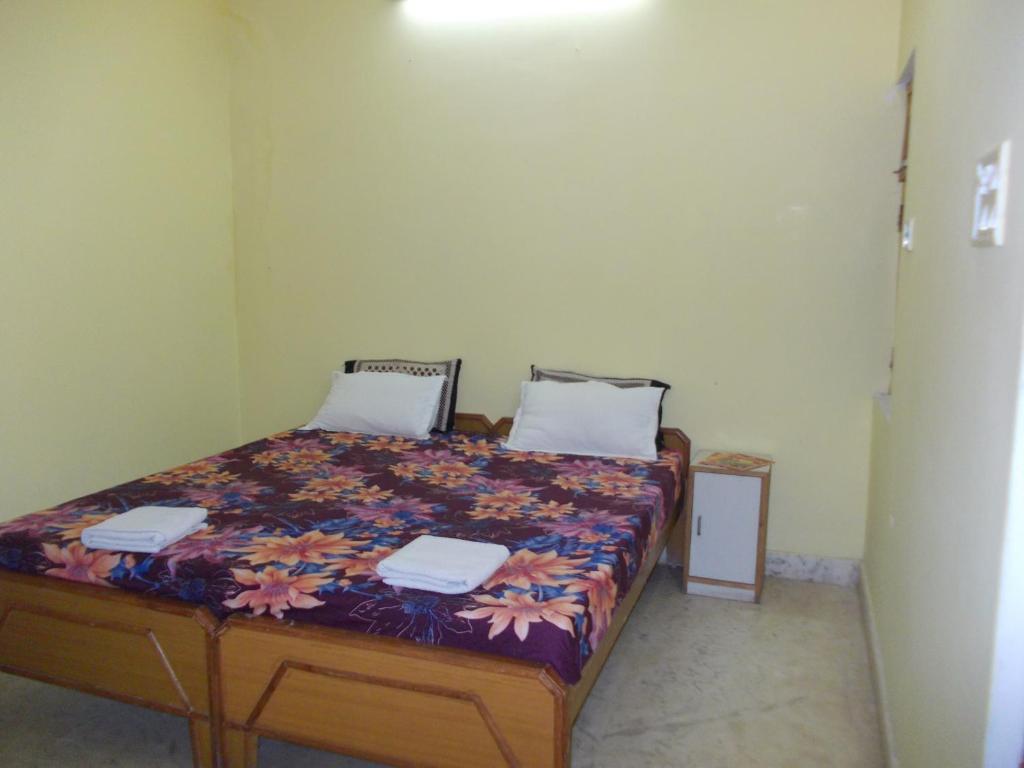 Rajmahal Bed & Breakfast - Tap to explore photos
