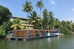 House On Waves | Rooms & Caretaker