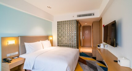 Holiday Inn Express Chengdu Xindu Room Type - 1 King Bed Standard Accessible