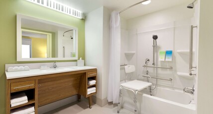 Home2 Suites by Hilton La Crosse, WI Room Type - 1 KING STUDIO MOBIL W TUB