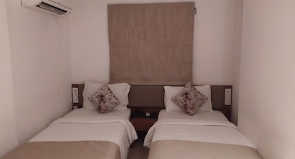 Hotel Blue Lagoons Manjalpur Near Makarpura Room Type - Deluxe Room King Bed Hotel Blue Lagoons Manjalpur Near Makarpura Room Type - Deluxe Room King Bed