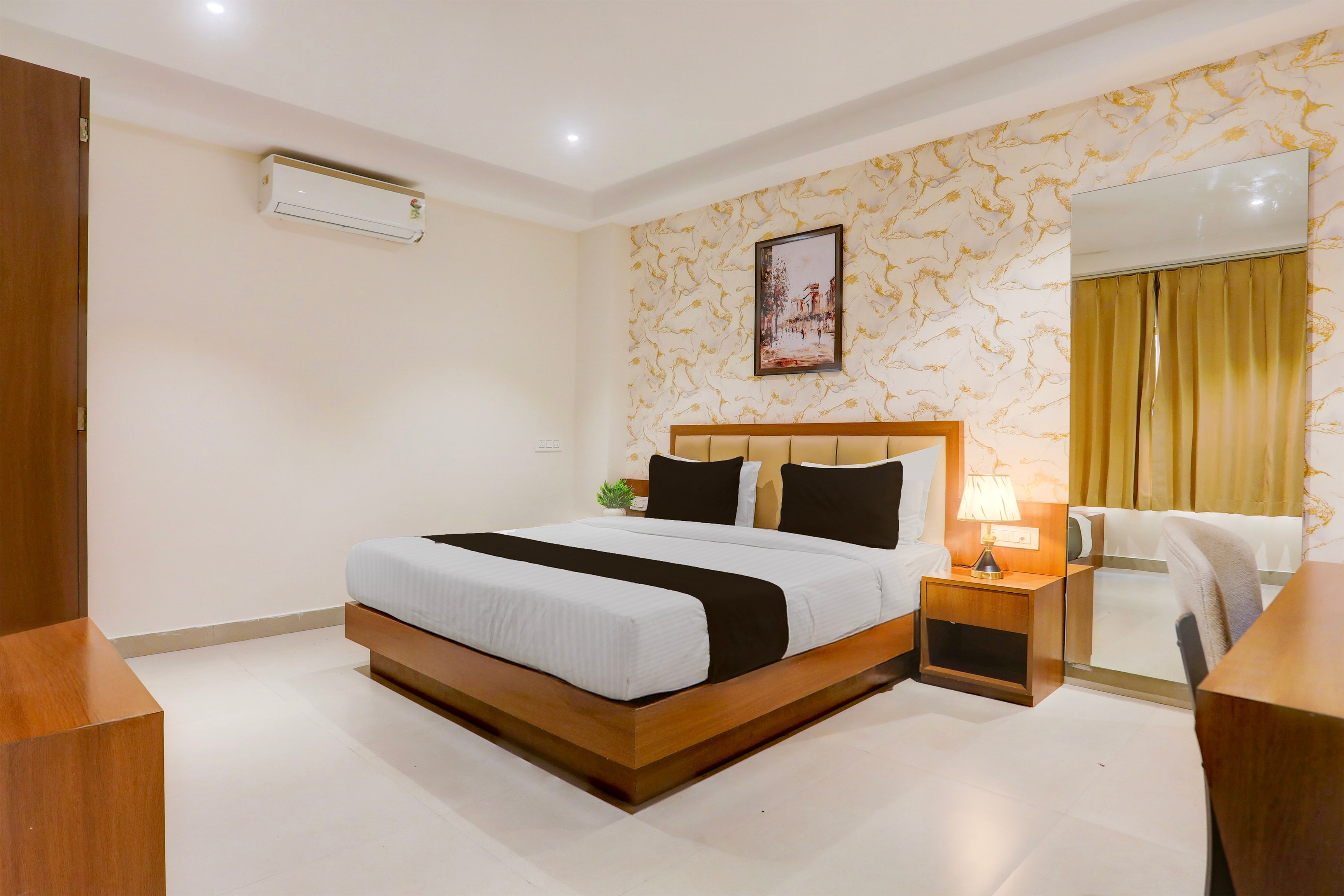 Super Townhouse Oak Sevoke Road Siliguri - Tap to explore photos