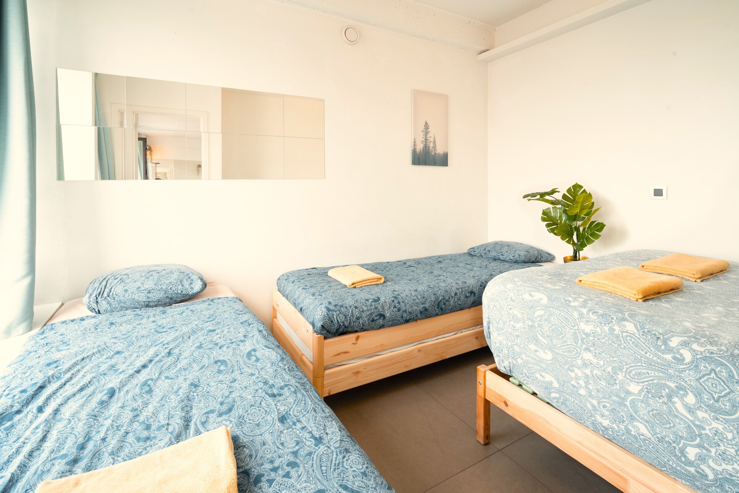 Centrally Located Antwerp Stay - Tap to explore photos
