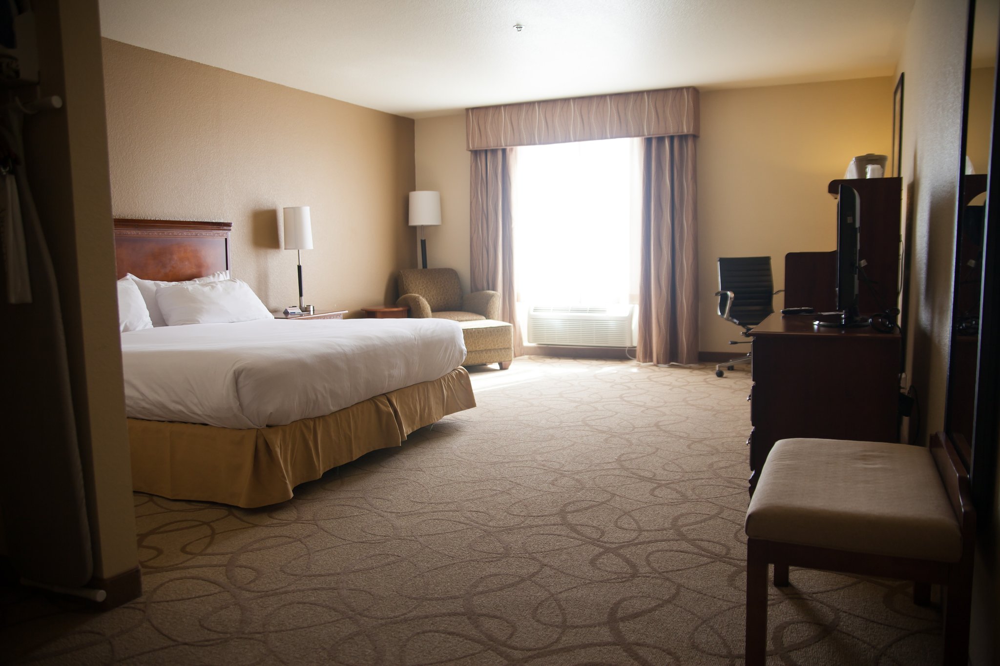 Holiday Inn Express Hotels & Suites Mountain Home - Tap to explore photos