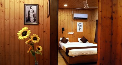 Eco Creek Room Type - Canadian Pinewood Cottage 