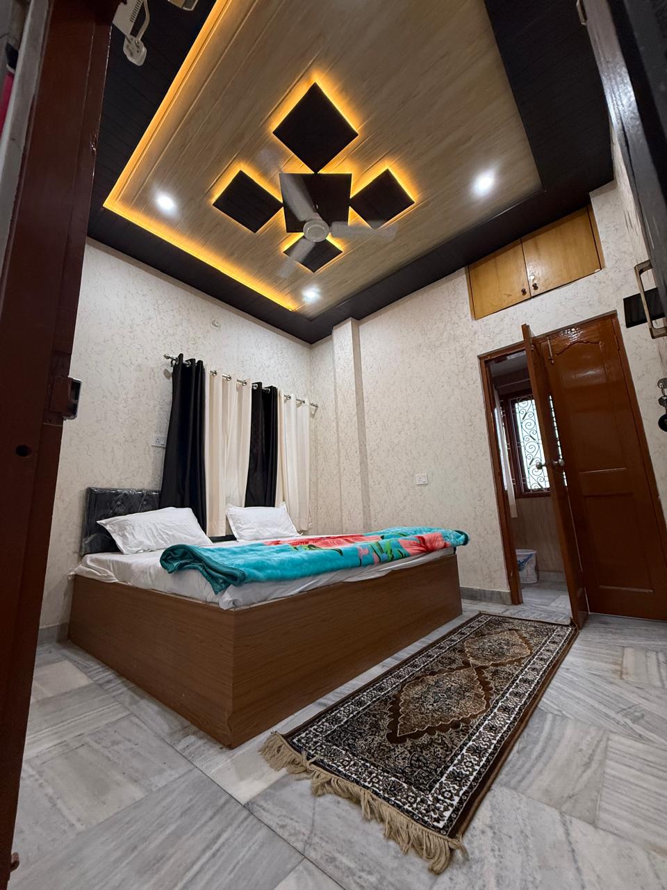 SHREE SHYAM KASHI STAY VARANASI - Tap to explore photos