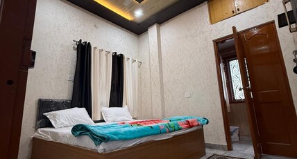 SHREE SHYAM KASHI STAY VARANASI Room Type - Bedroom 1