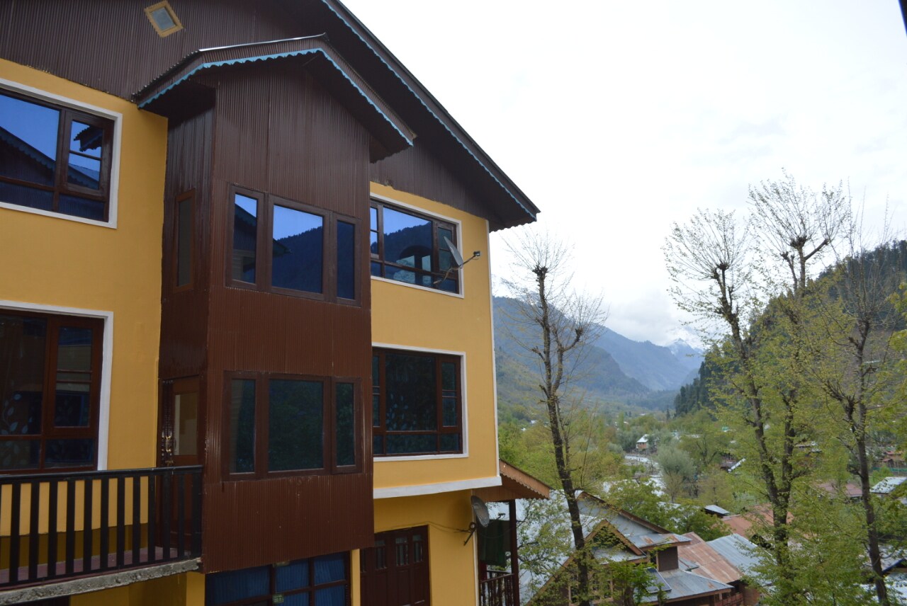 Hotel Golf Vacation - Tap to explore photos