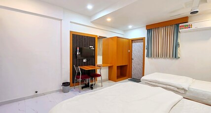 The Lions Hotel Ulhasnagar Room Type - Family Room