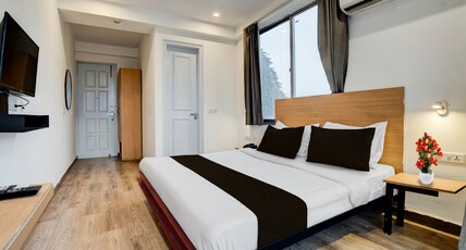 Super Townhouse Sector 39 Gurgaon Room Type - Classic with Balcony