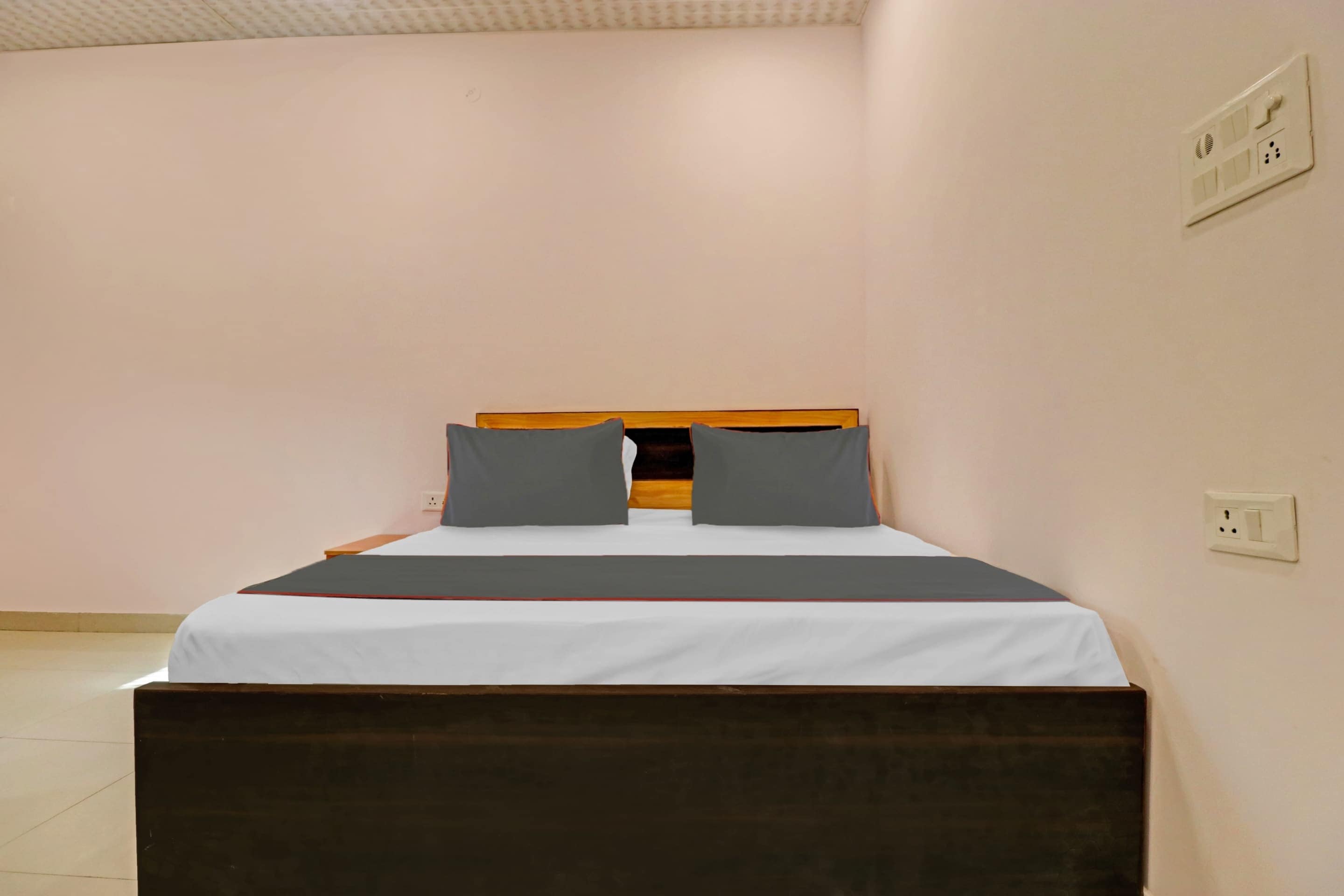 Collection O Qotel Peeragarhi - Tap to explore photos