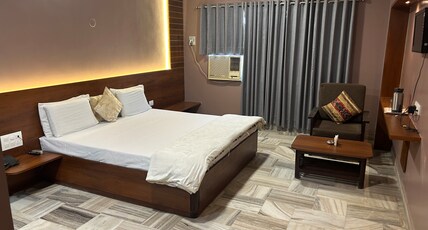 Hotel Woodlands Room Type - Executive Rooms With King Size Bed