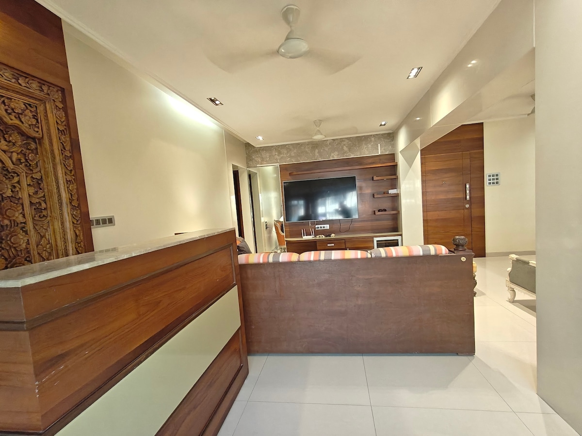 Luxurious 3 BHK on Sherly Rajan Rd Bandra West - Tap to explore photos