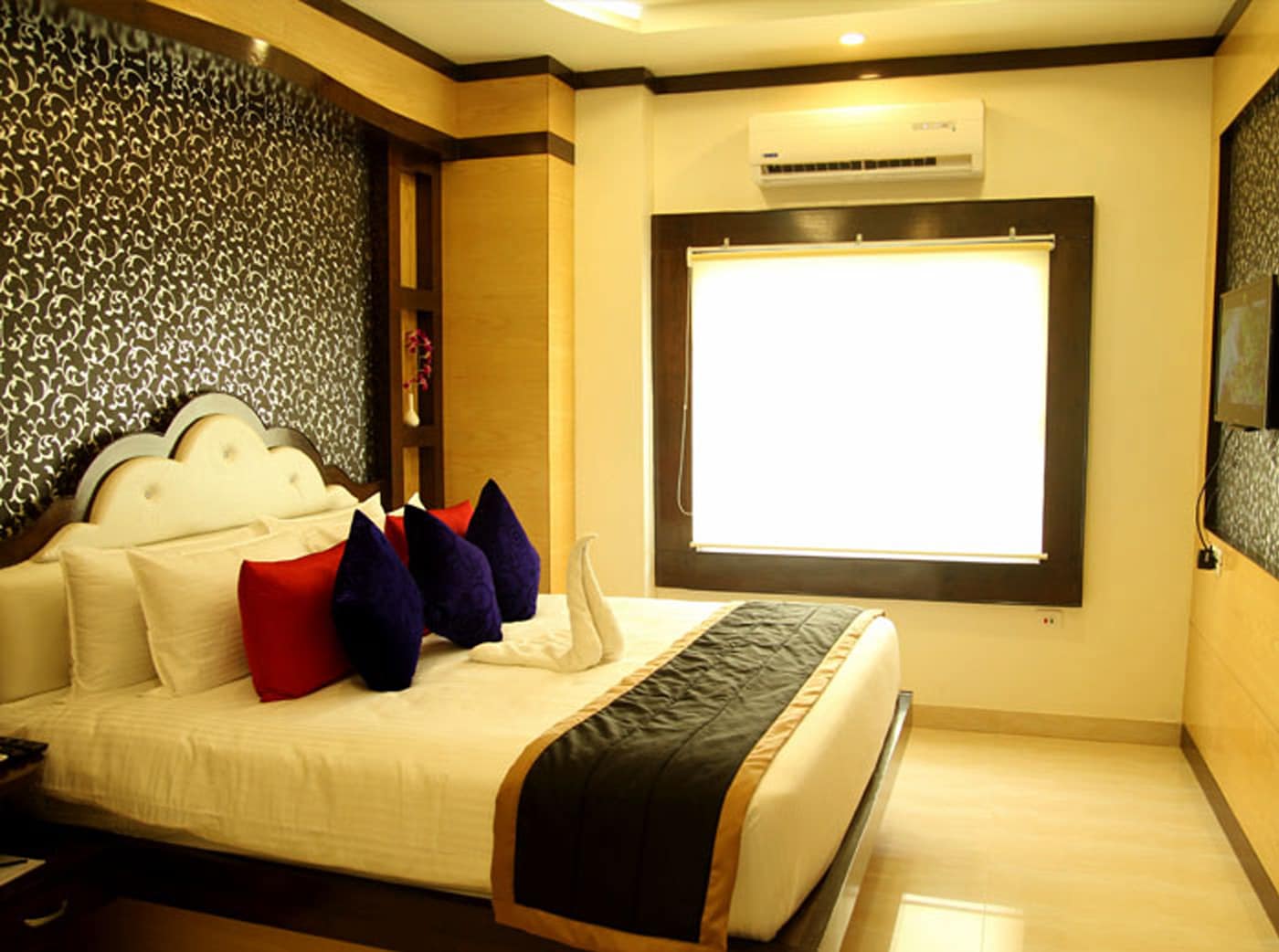 Hotel Sonar Tori - Tap to explore photos