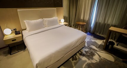 Clarks Inn Suites Raipur Room Type - Premier Room with Balcony and King or Twin Bed